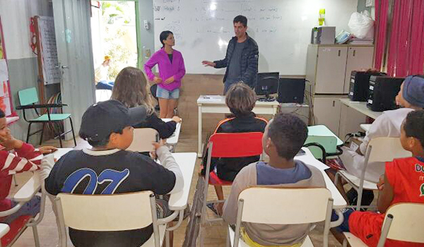 volunteer assist local teacher for teaching