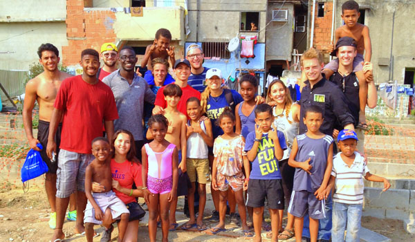 volunteer with orphan kids brazil