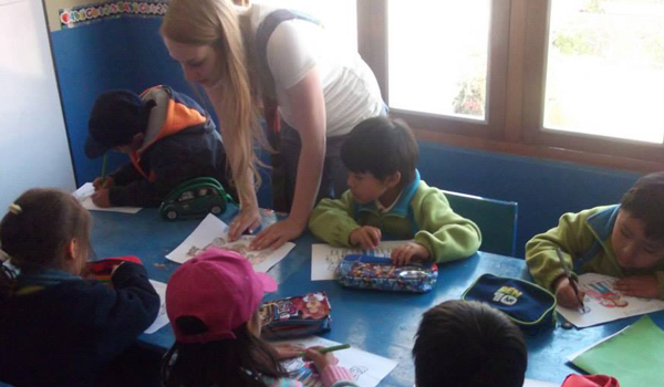 volunteer assist in teaching