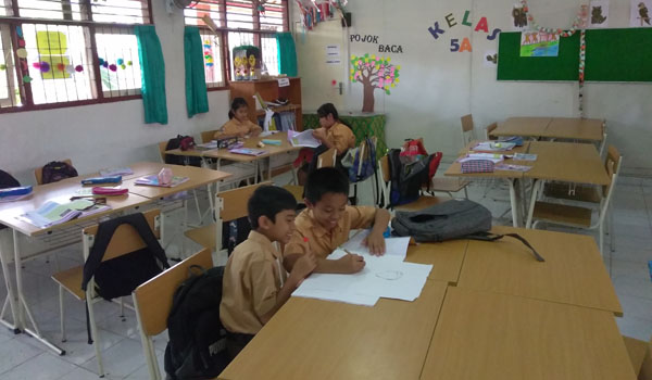 student learnig at school in bali