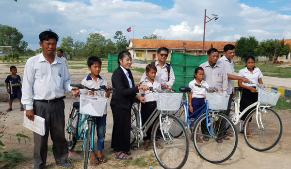 donor gifts bicycle to orphans