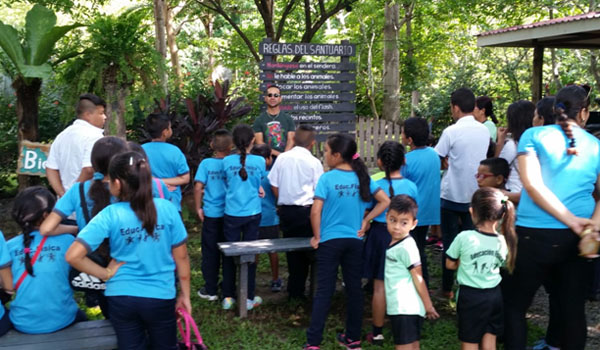 children getting wildlife education