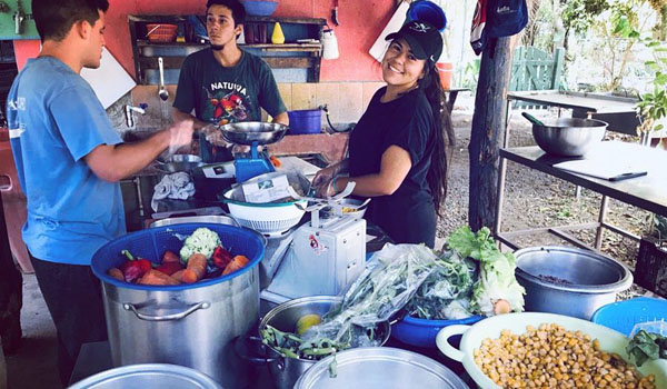 volunteer preparing food