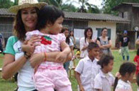 volunteers in Thailand orphanage