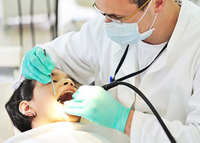 Dental volunteer in peru