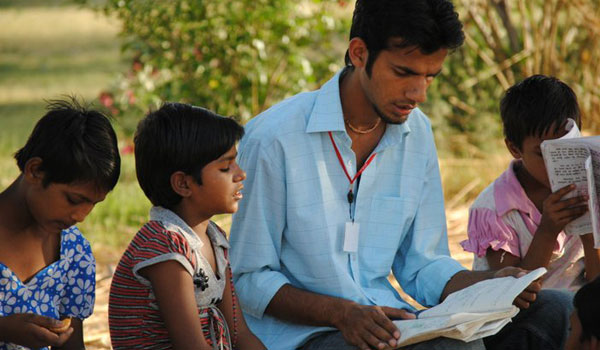 teaching slum kids india