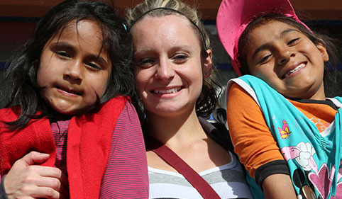 volunteer with kids in mexico