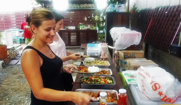 volunteer having lunch in thailand