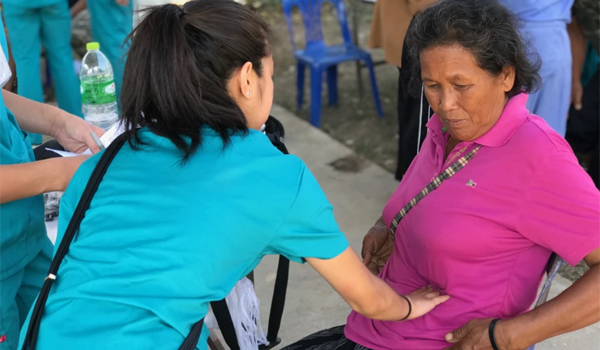 volunteer checking patient thailand