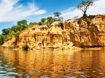 Travel in Uganda with Globalcrossroad Focus on Gorillas